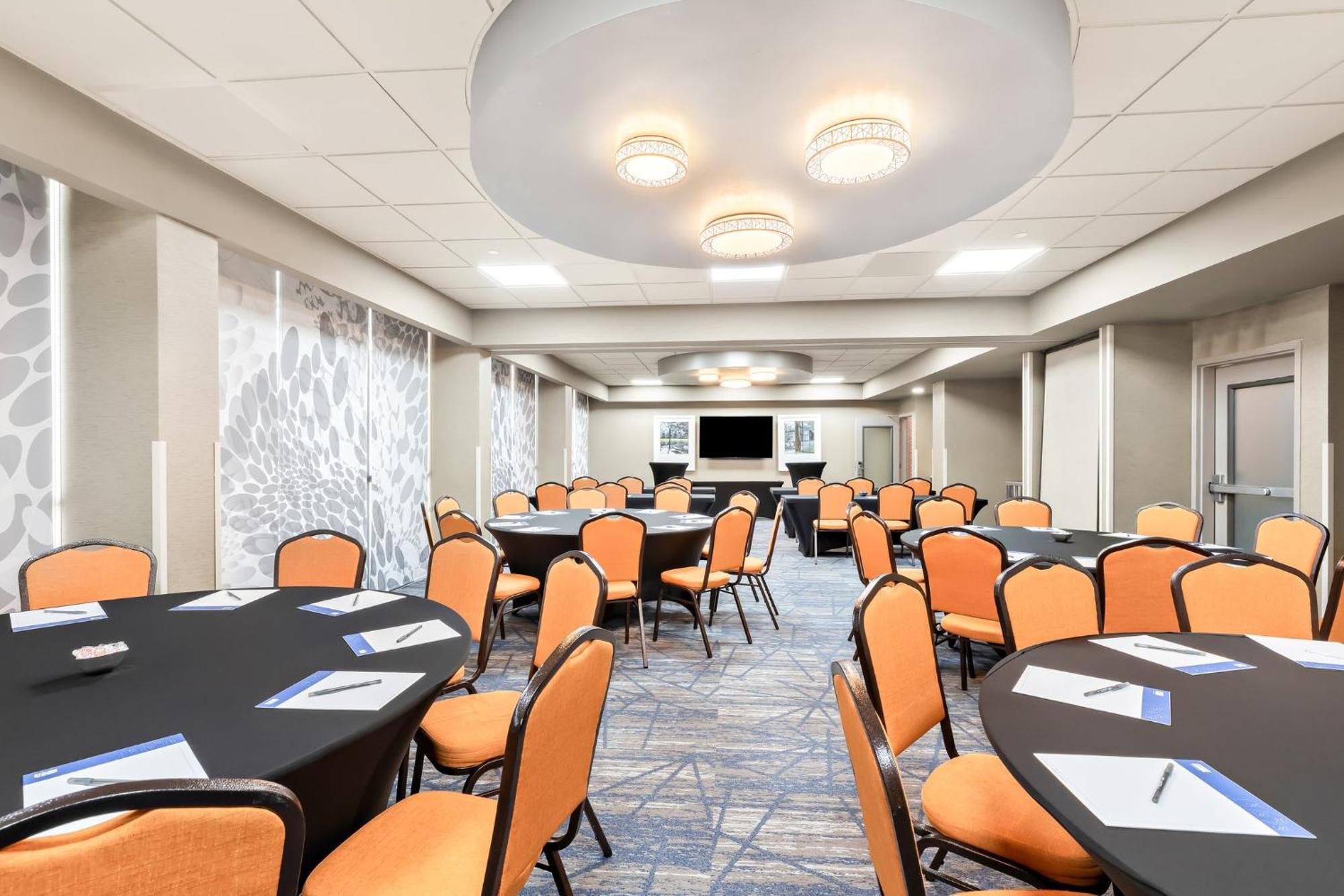 Holiday Inn Express Atlanta Galleria-Ballpark Area By Ihg Smyrna Exterior foto