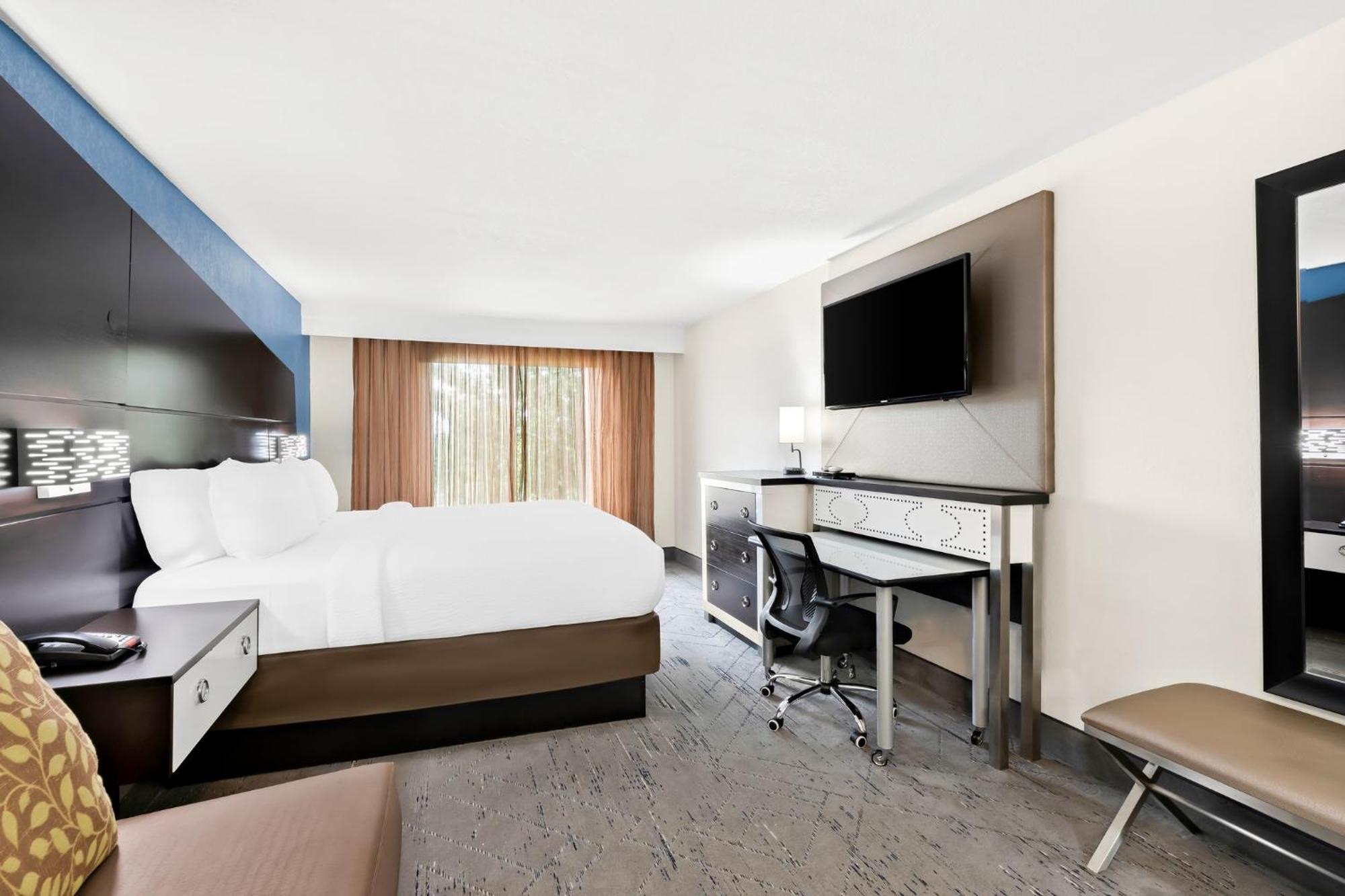 Holiday Inn Express Atlanta Galleria-Ballpark Area By Ihg Smyrna Exterior foto